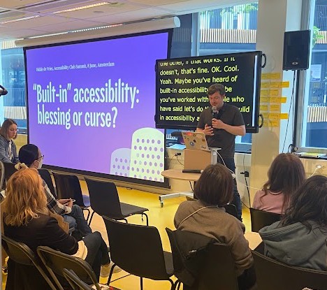 Hidde presenting "Built-in Accessibility; blessing or curse?" at a11y Club in Amsterdam
